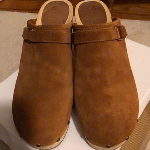 Clogs